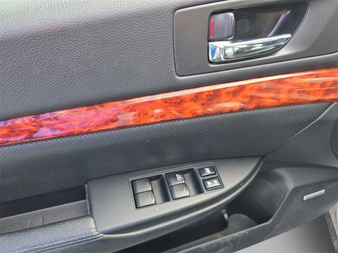 Used 2012 Subaru Outback 2.5i Limited image 14