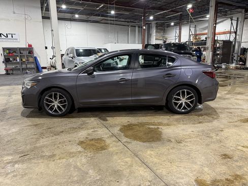 Used 2019 Acura ILX Premium Package image 3