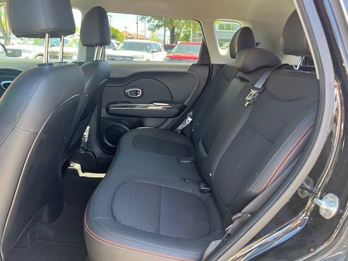 Used 2018 Kia Soul ! FWD image 24