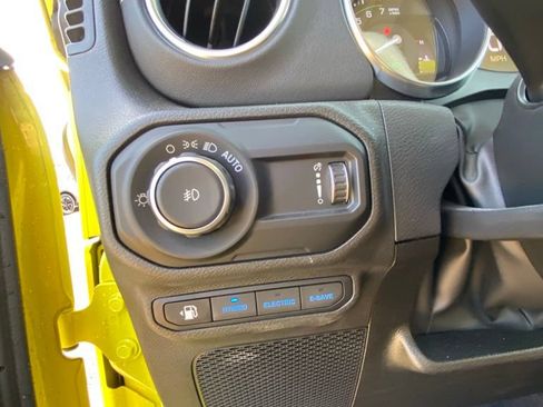Used 2023 Jeep Wrangler Unlimited Rubicon 4xe AWD/4WD image 13