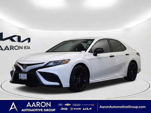 Used 2021 Toyota Camry SE w/ Carpet Mat Package (TMS) FWD image 1