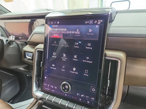 Used 2025 GMC Yukon XL Denali Ultimate AWD/4WD image 17