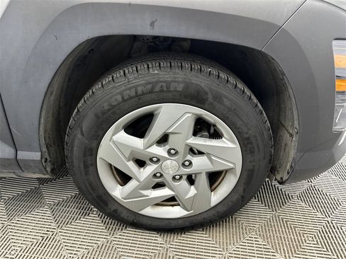 Used 2024 Hyundai Kona SE image 12