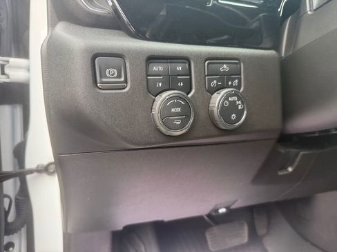 Used 2025 Chevrolet Silverado 1500 LT AWD/4WD image 18