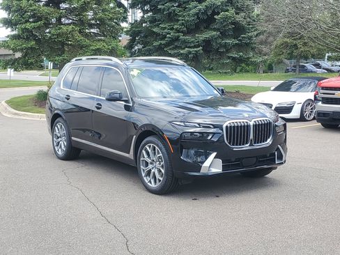 Certified 2024 BMW X7 xDrive40i w/ Premium Package AWD/4WD image 4