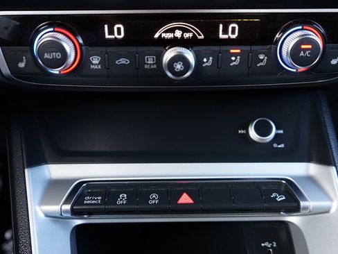 Used 2020 Audi Q3 2.0T Premium image 15