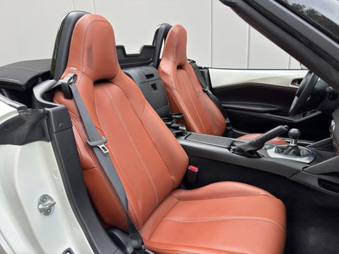 Used 2022 MAZDA MX-5 Miata Grand Touring w/ Appearance Package image 32