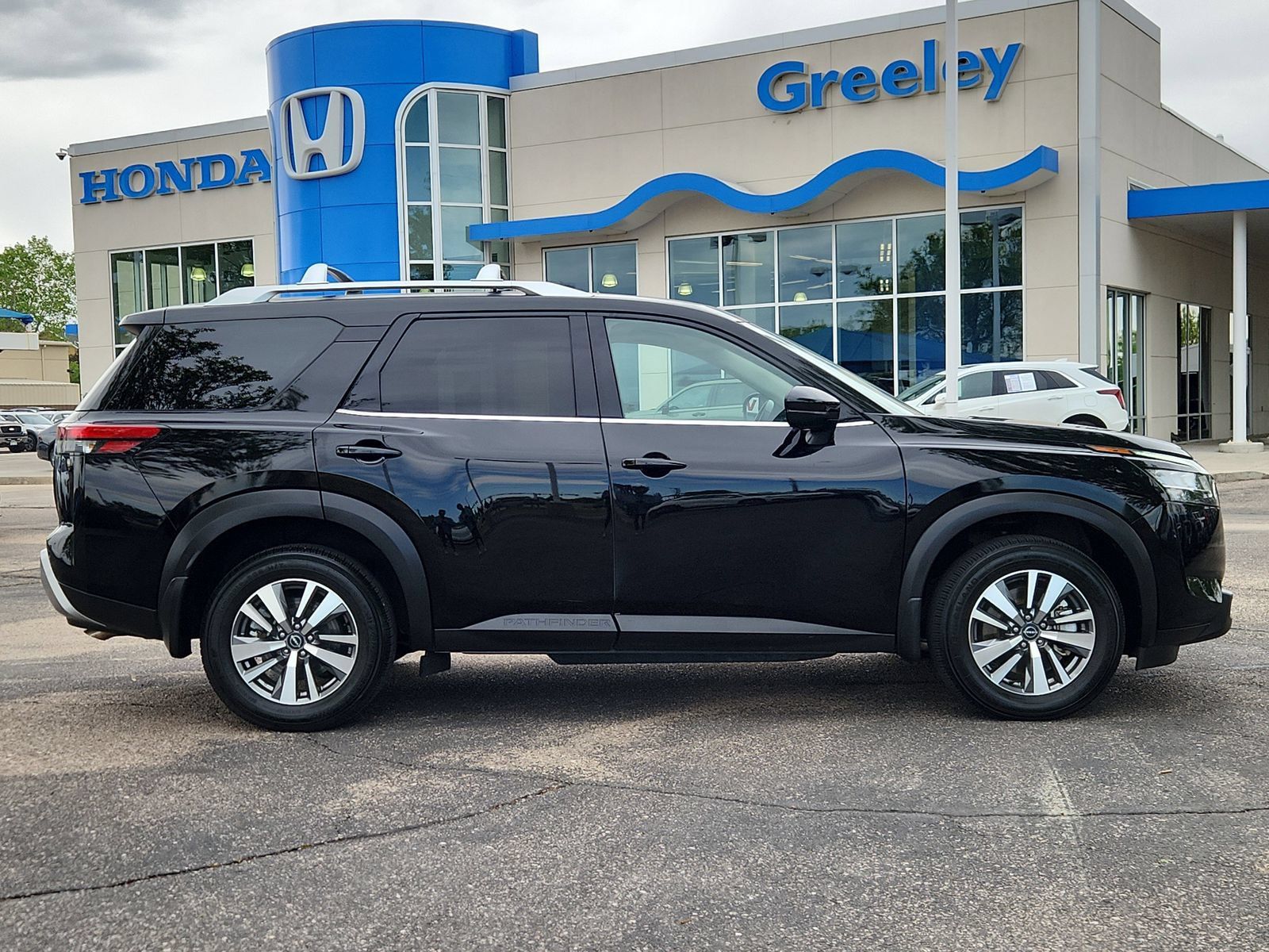 Used 2023 Nissan Pathfinder SL w/ Lighting Package (N92) AWD/4WD image 6
