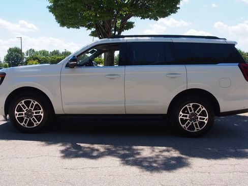 Certified 2025 Ford Expedition Active AWD/4WD image 4