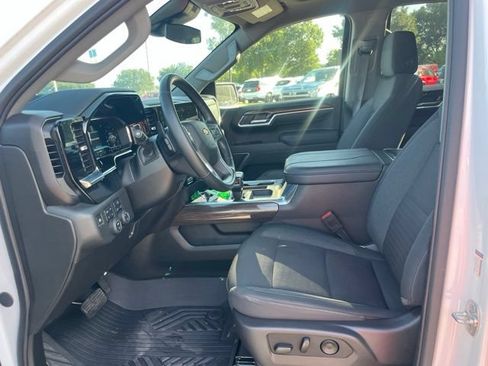 Used 2025 Chevrolet Silverado 1500 LT AWD/4WD image 17