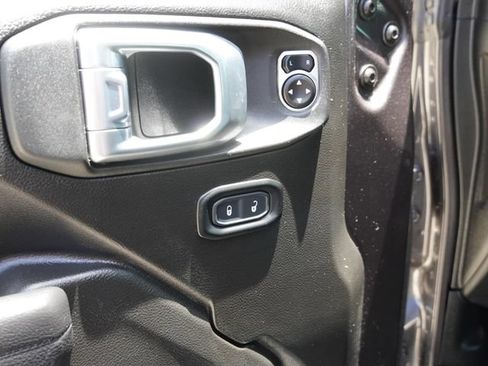 Used 2024 Jeep Wrangler Unlimited Sport AWD/4WD image 19