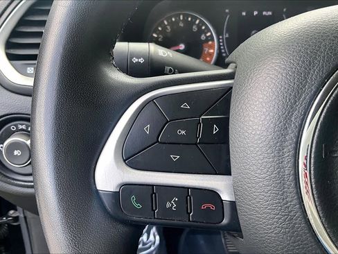 Used 2020 Jeep Renegade Latitude w/ Popular Equipment Group FWD image 24