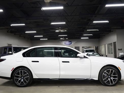 Used 2026 BMW 740i xDrive AWD/4WD image 5