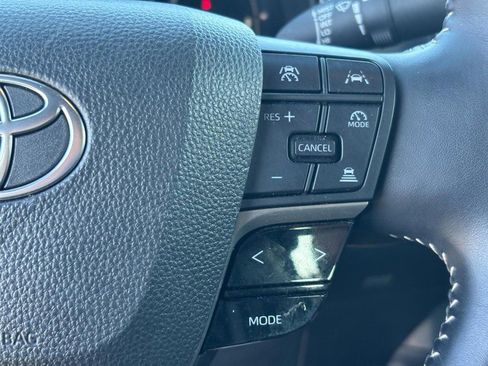 Used 2025 Toyota Camry SE image 18