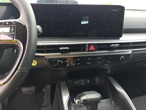 Used 2026 Kia Sorento LX FWD image 5