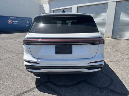 Used 2025 Lincoln Nautilus Reserve AWD/4WD image 6