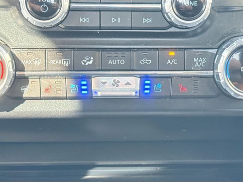 Used 2023 Ford F250 Lariat w/ Sport Appearance Package image 26