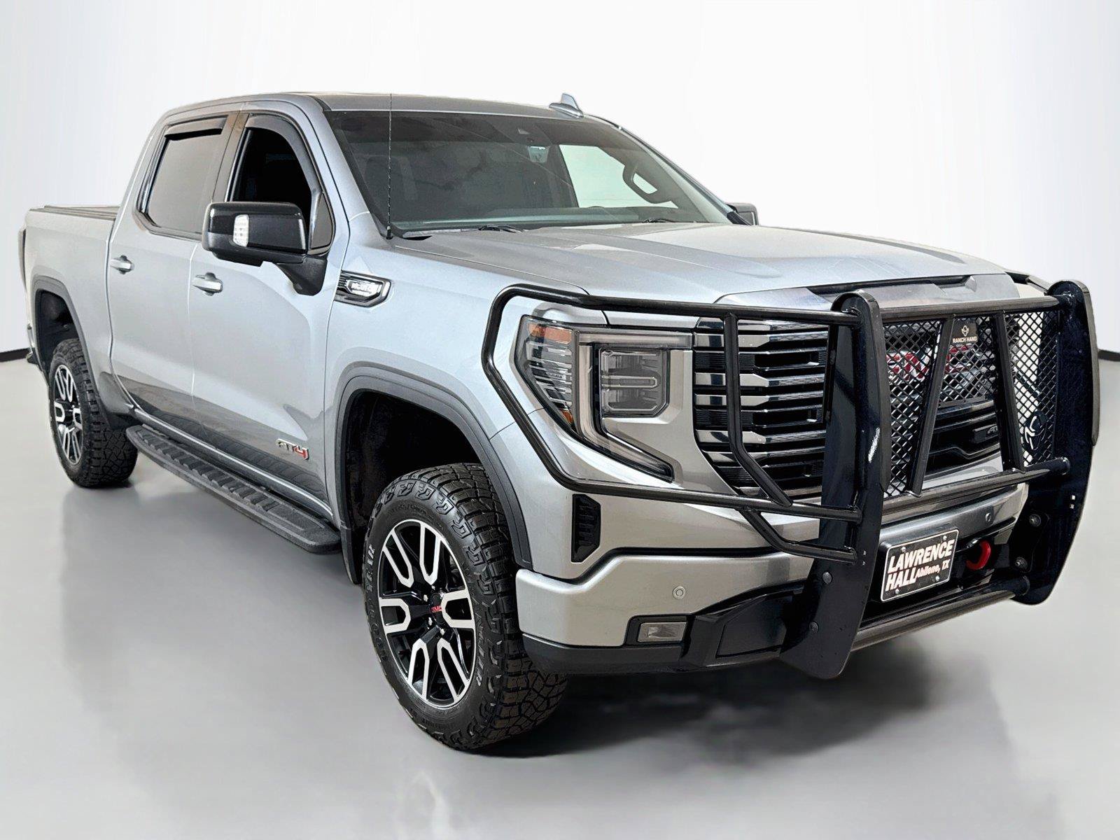 Used 2024 GMC Sierra 1500 AT4 w/ Technology Package AWD/4WD image 3