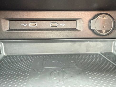 Used 2021 Volkswagen Tiguan SEL AWD/4WD image 32