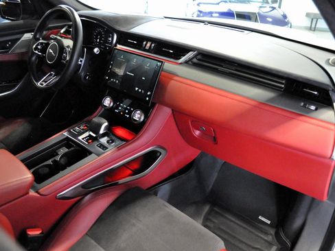 Used 2022 Jaguar F-PACE SVR image 30