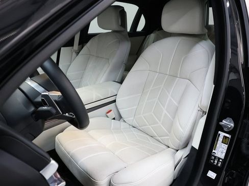 Used 2024 BMW 760i xDrive w/ Executive Package image 77