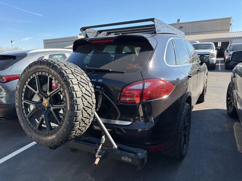 Used 2014 Porsche Cayenne Turbo S image 3