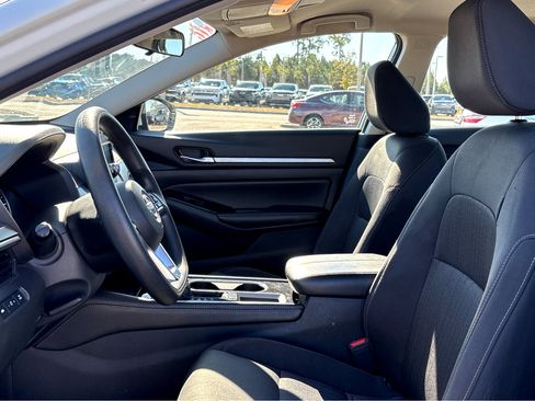 Used 2023 Nissan Altima 2.5 SV image 15