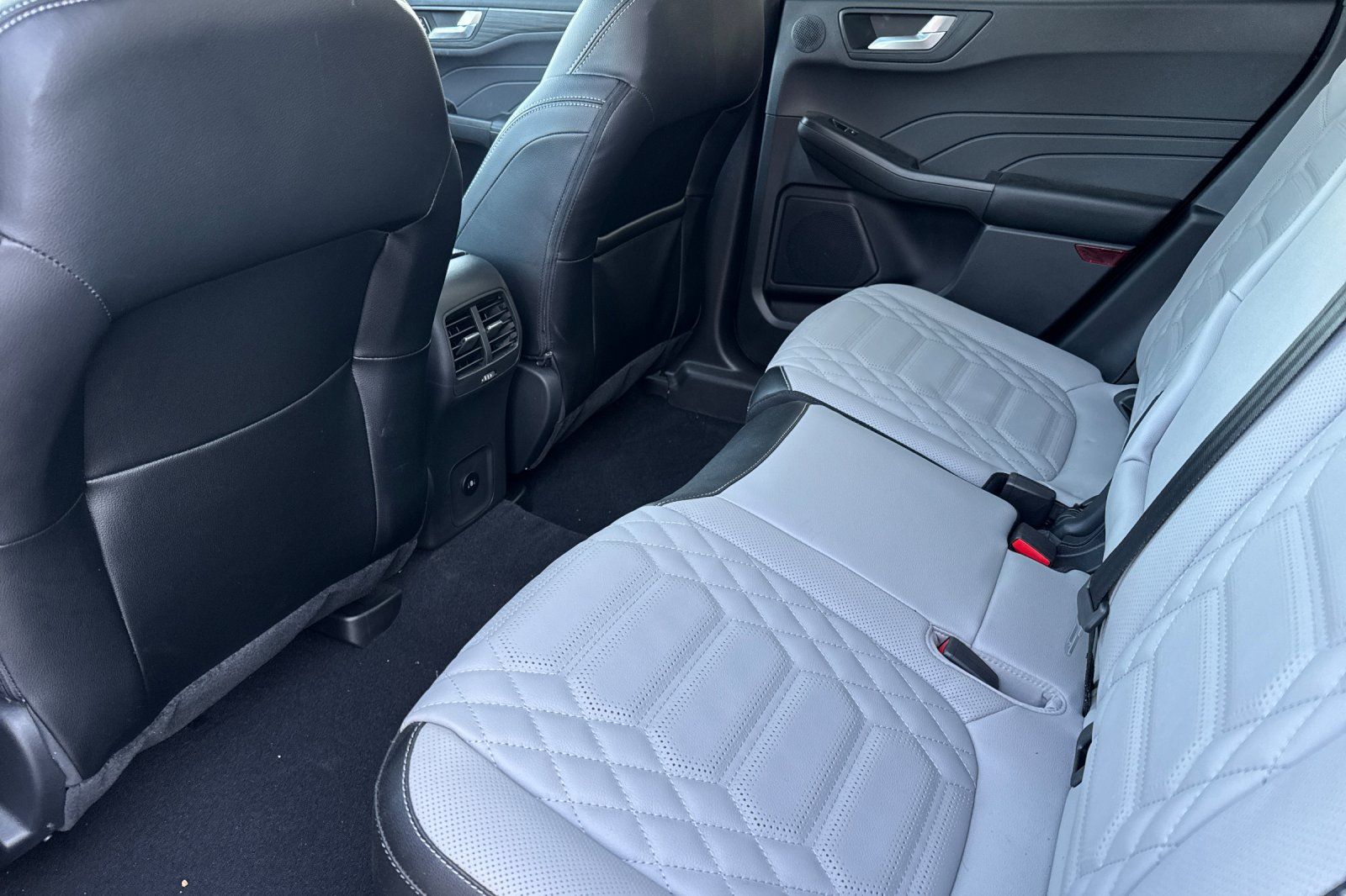 Used 2024 Ford Escape SE w/ PHEV Premium Package FWD image 12