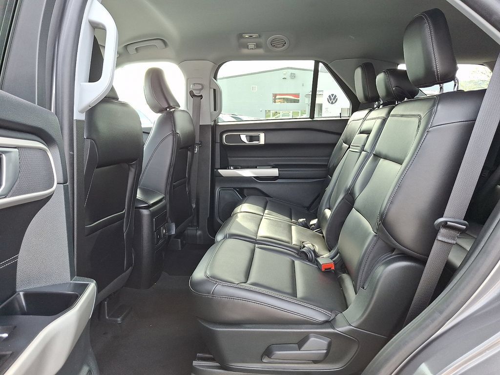 Used 2023 Ford Explorer XLT w/ Equipment Group 202A AWD/4WD image 13