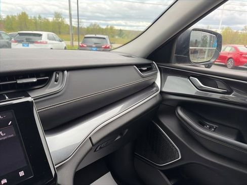 Used 2022 Jeep Grand Cherokee L Laredo w/ Luxury Tech Group I AWD/4WD image 21