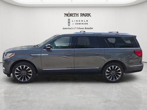 Used 2021 Lincoln Navigator L Reserve w/ Luxury Package AWD/4WD image 2
