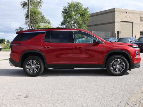 Used 2025 Chevrolet Traverse LT w/ Driver Confidence Package AWD/4WD image 7