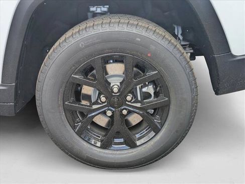 New 2025 Jeep Grand Cherokee L Laredo image 10