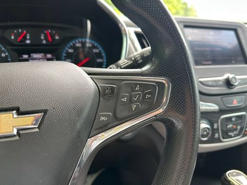 Used 2020 Chevrolet Equinox LS w/ LS Convenience Package FWD image 23