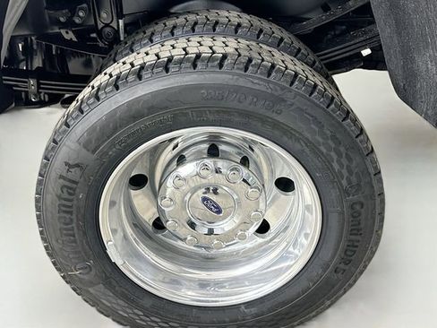 New 2026 Ford F450 Platinum w/ FX4 Off-Road Package image 32