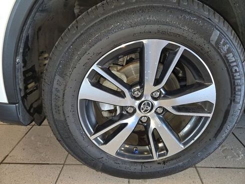 Used 2018 Toyota RAV4 XLE image 10