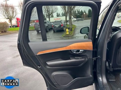 Used 2021 Volvo XC90 T6 Momentum w/ Advanced Package image 11