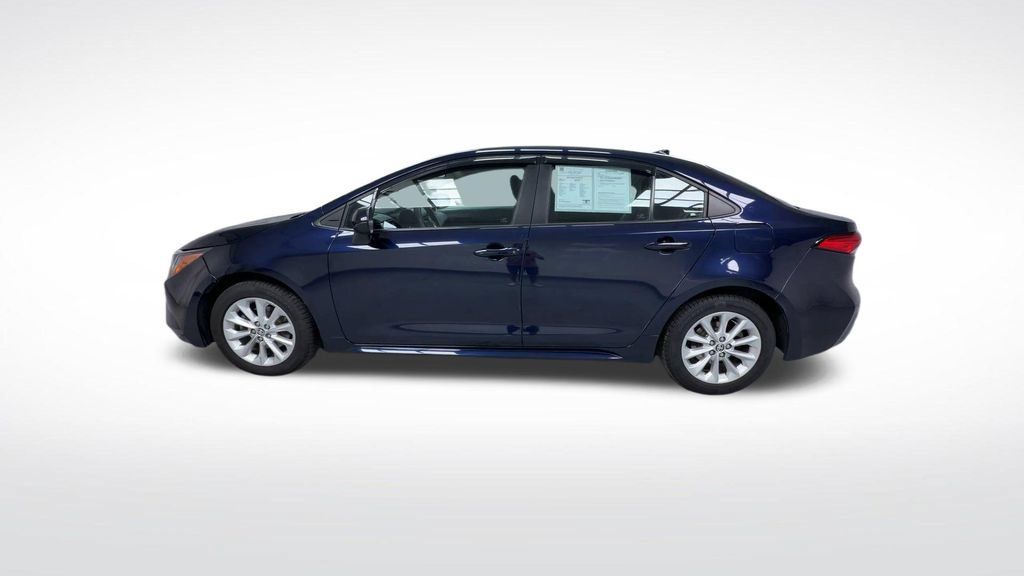 Used 2022 Toyota Corolla LE w/ LE Convenience Package FWD image 5