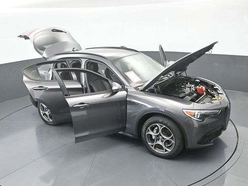 Used 2023 Alfa Romeo Stelvio Sprint image 73