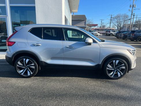 Used 2023 Volvo XC40 B5 Ultimate w/ Protection Package Premier image 6
