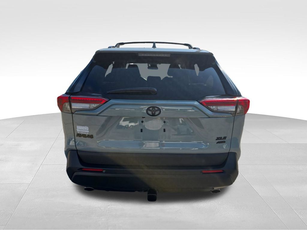 Used 2023 Toyota RAV4 XLE w/ Convenience Package AWD/4WD image 4