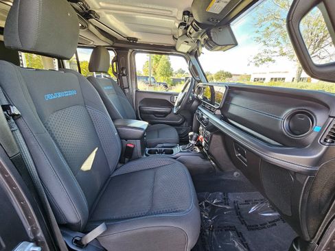 Used 2025 Jeep Wrangler Unlimited Rubicon 4xe w/ Convenience Group AWD/4WD image 32