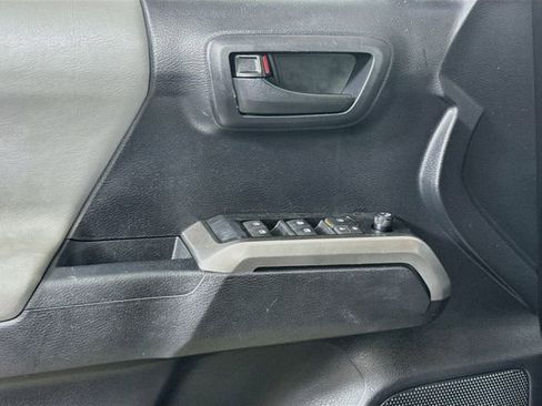 Certified 2019 Toyota Tacoma SR5 AWD/4WD image 13