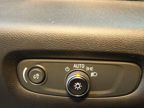 Used 2023 Chevrolet Traverse LT w/ Rear Camera Mirror Package image 20