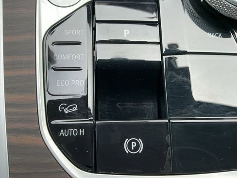 Used 2025 BMW X6 xDrive40i w/ Climate Comfort Package image 13