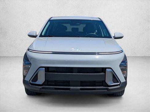 Certified 2025 Hyundai Kona SE FWD image 2