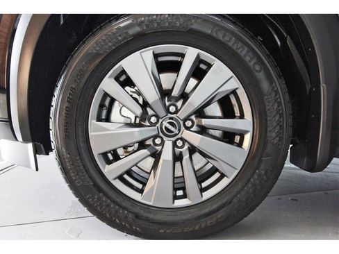 Used 2025 Nissan Pathfinder SV image 29