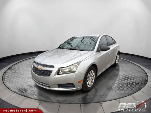Used 2011 Chevrolet Cruze LS image 1