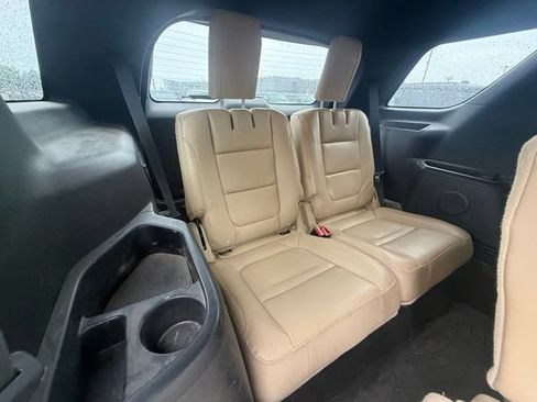 Used 2017 Ford Explorer XLT w/ Equipment Group 202A AWD/4WD image 14