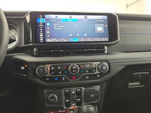 Used 2024 Jeep Wrangler Unlimited Rubicon 4xe w/ Technology Group image 19